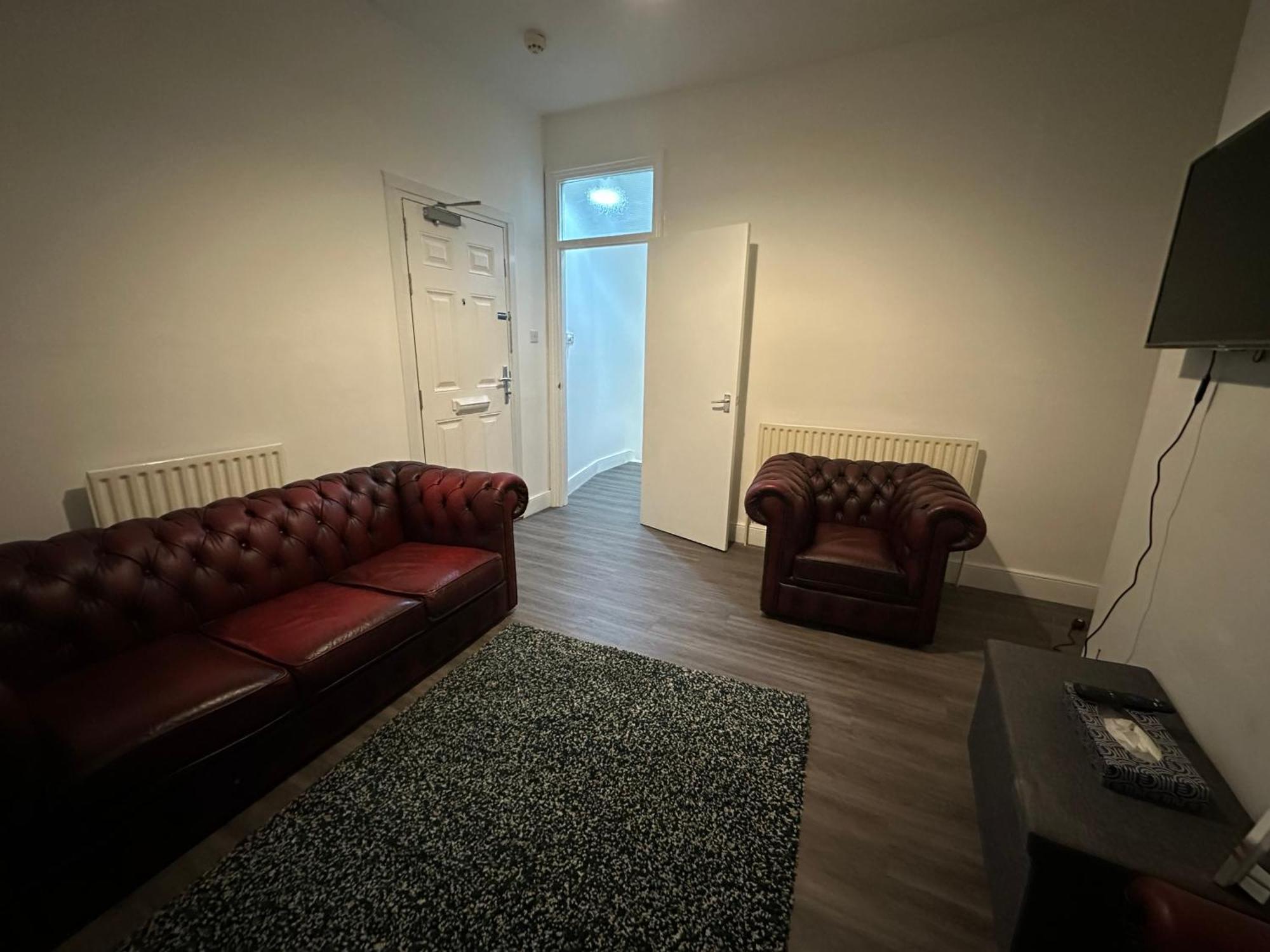 Affordable Comfort In Surrey Quays Apartment *